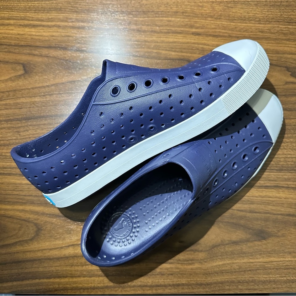 Native Shoes, Jefferson, Rubber Sneaker Regatta Blue/Shell White, 11 Women/9 Men